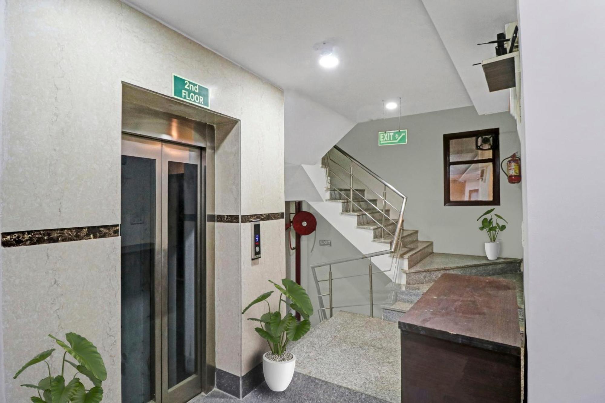 Hotel Stay House Nuova Delhi Esterno foto